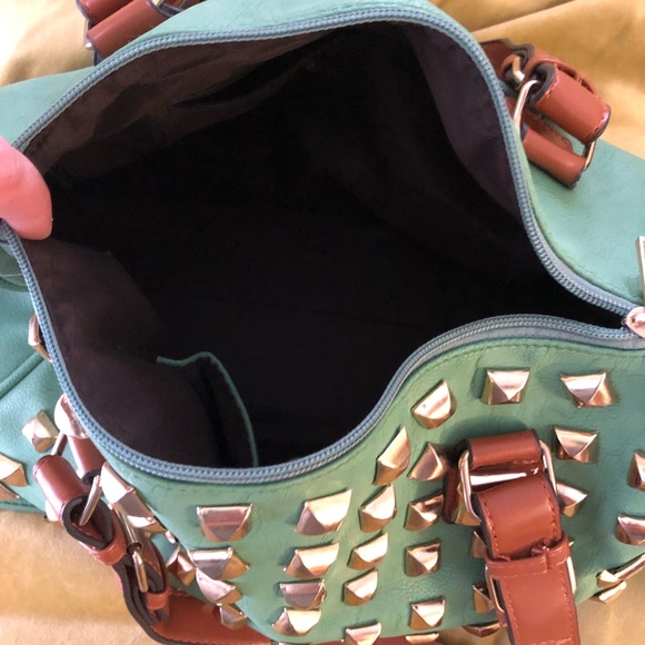 Purse 🤍 - Picture 2 of 6